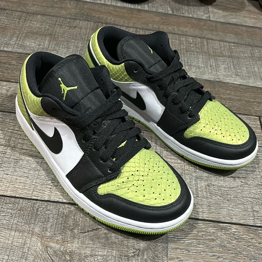 Jordan 1 Low “Vivid Green Snakeskin”